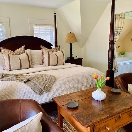 Ashley Manor Bed & Breakfast Barnstable Exterior photo