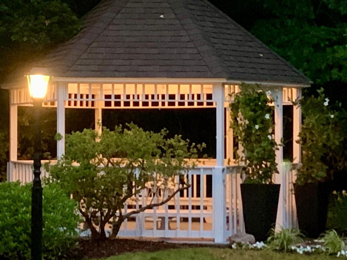 Ashley Manor Bed & Breakfast Barnstable Exterior photo
