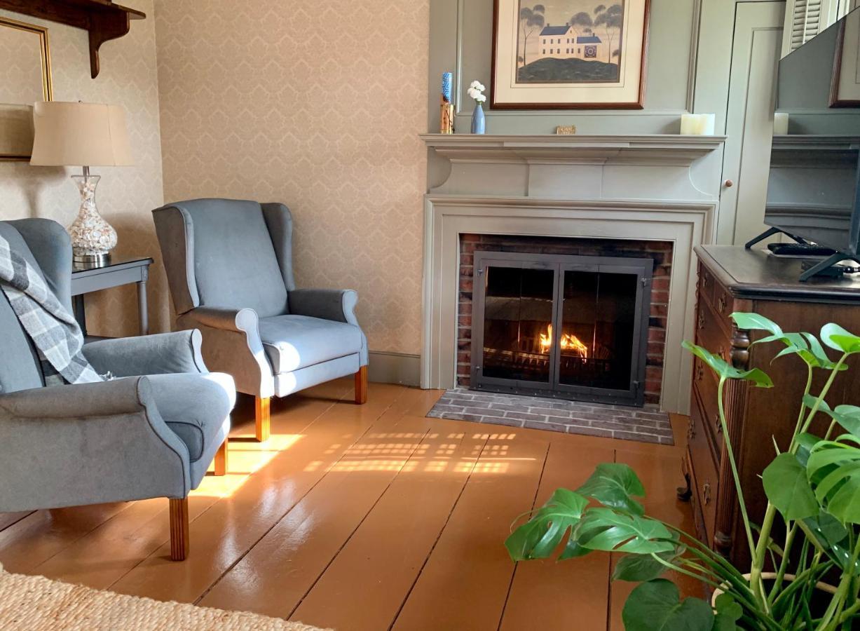 Ashley Manor Bed & Breakfast Barnstable Exterior photo