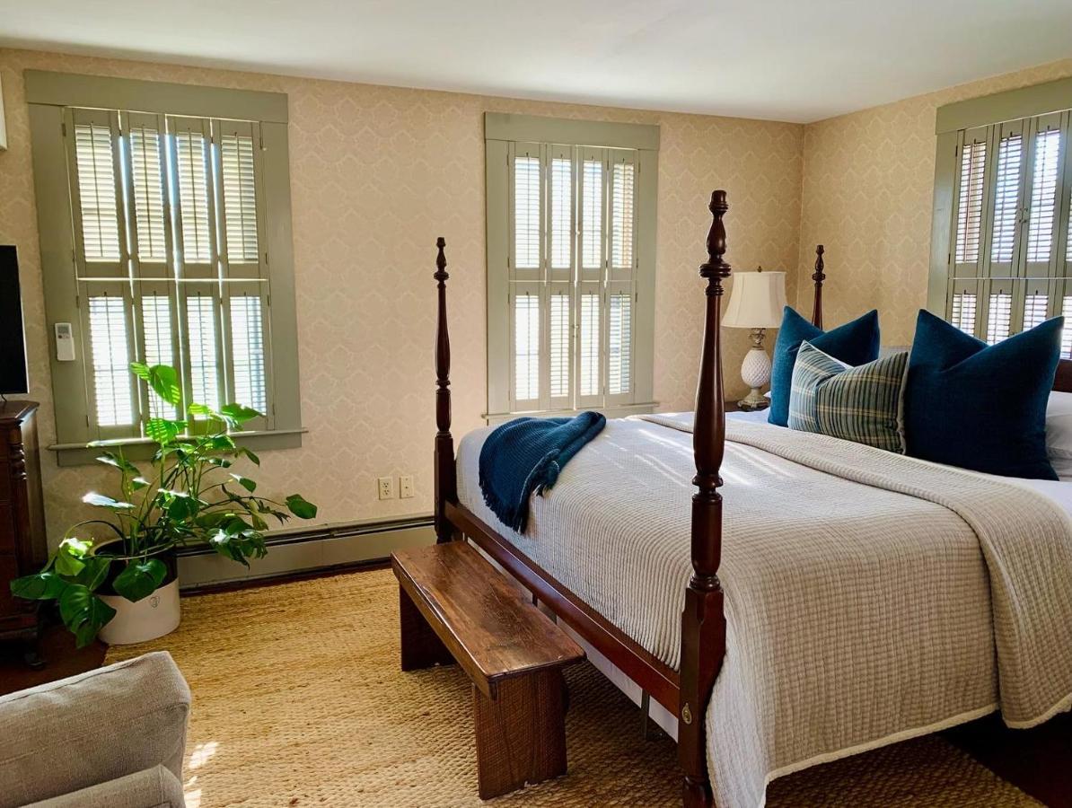 Ashley Manor Bed & Breakfast Barnstable Exterior photo