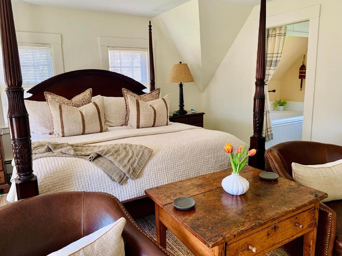 Ashley Manor Bed & Breakfast Barnstable Exterior photo