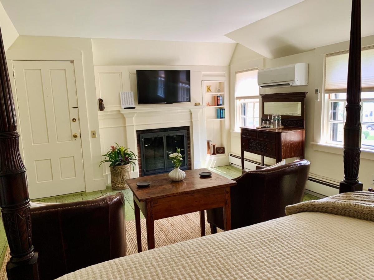 Ashley Manor Bed & Breakfast Barnstable Exterior photo