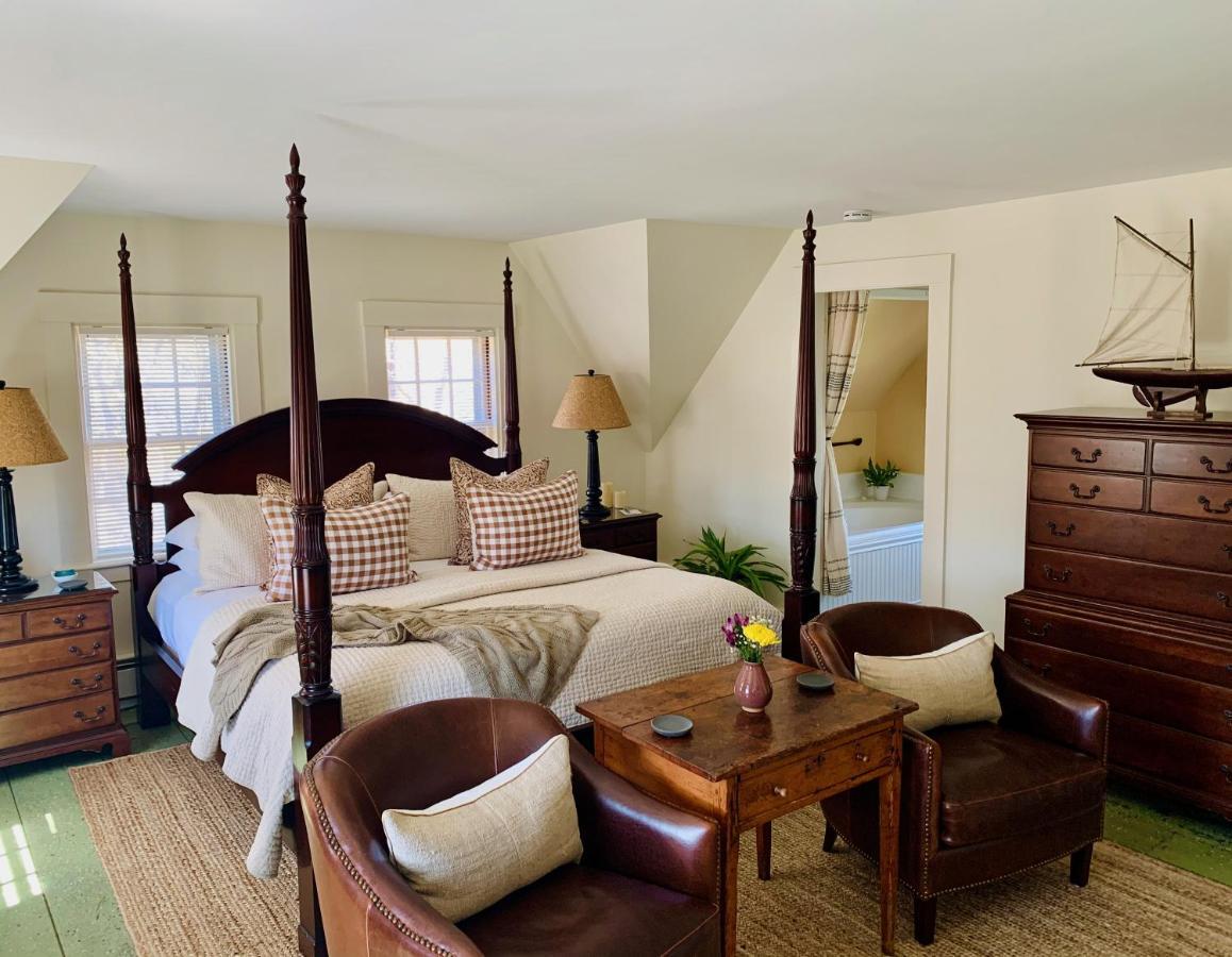 Ashley Manor Bed & Breakfast Barnstable Exterior photo