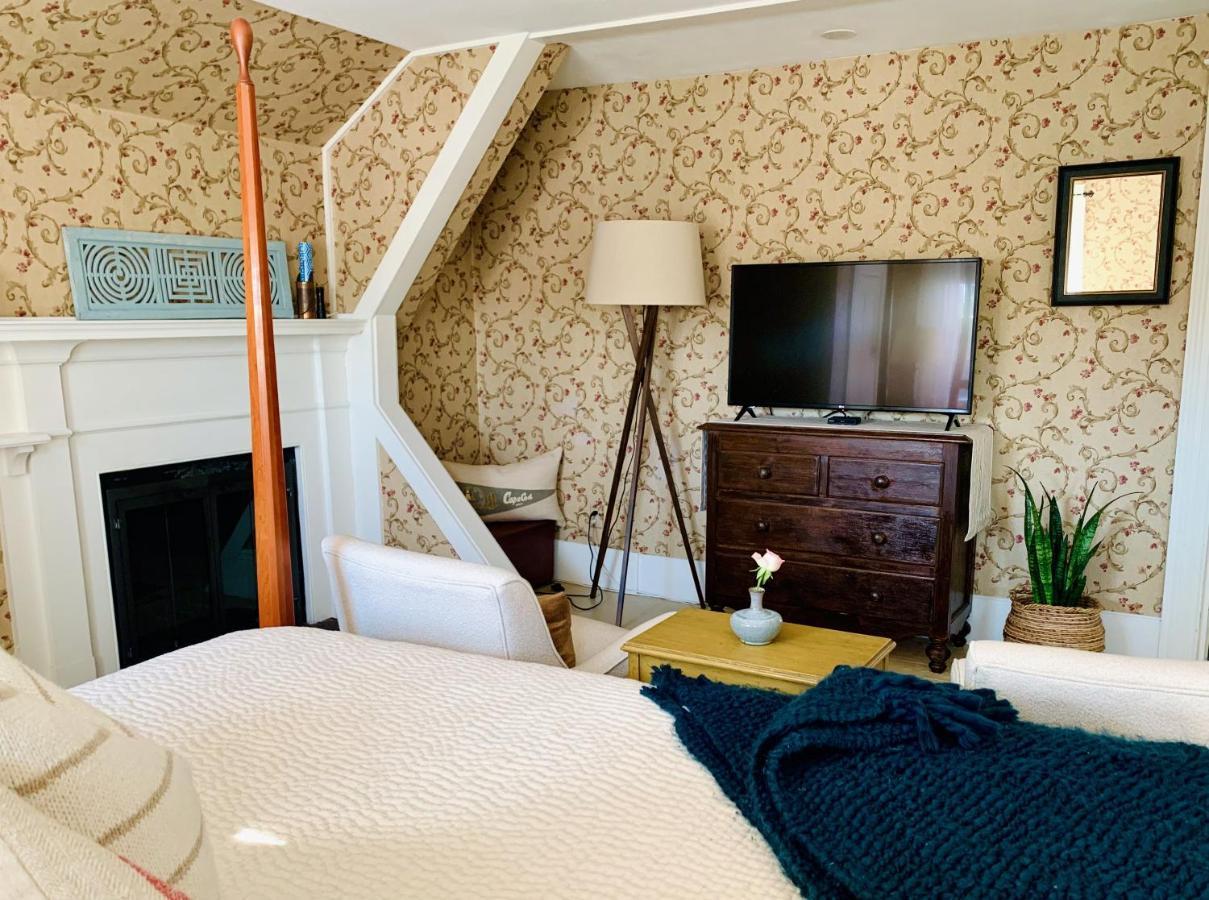Ashley Manor Bed & Breakfast Barnstable Exterior photo