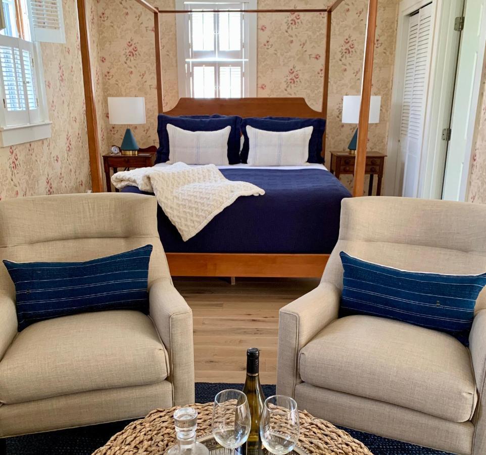 Ashley Manor Bed & Breakfast Barnstable Exterior photo